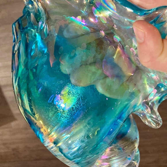 “Wilson” Large Iridescent Glass Conch Shell - Picture 5 of 7